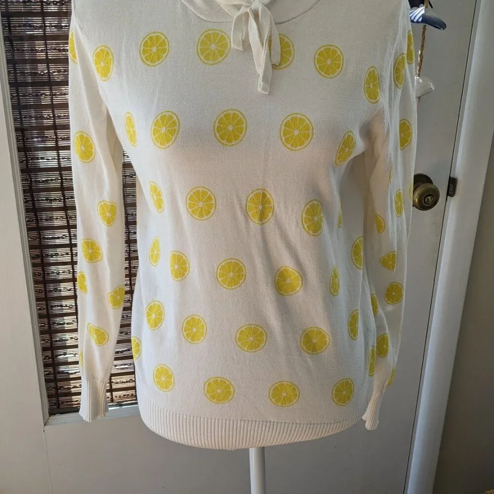 Eight 18 Laine Hooded Ribbed Pullover with Lemons - Picture 3 of 4